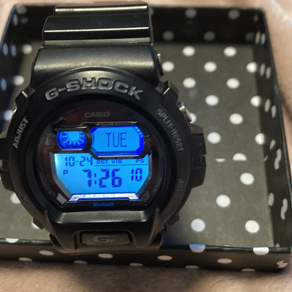 Black G Shock bluetooth watch compatible ti connect to any Cellphone device. - Picture 2 of 2